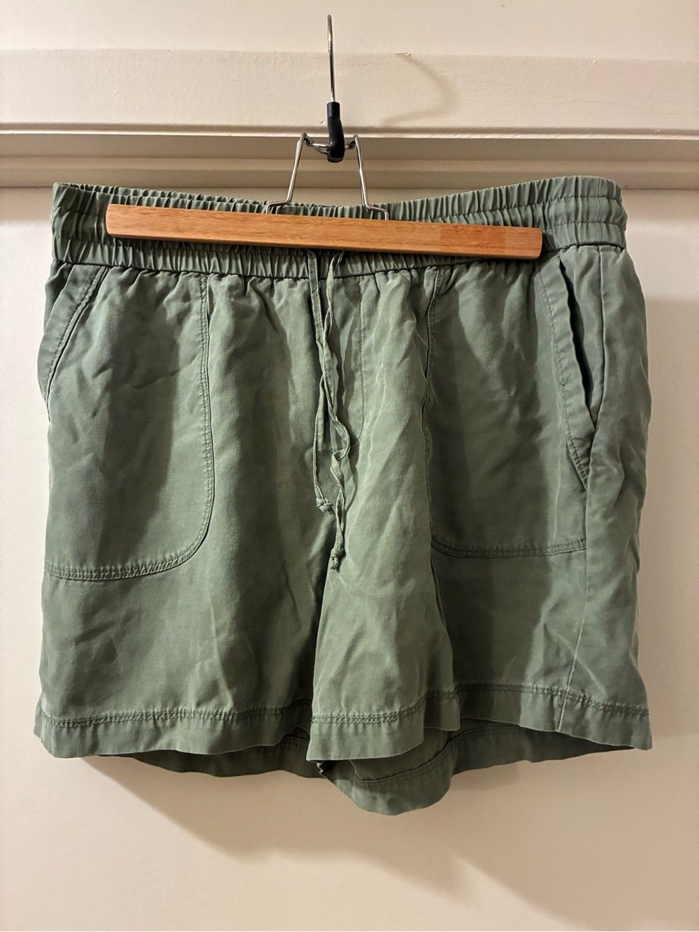 Ellen Tracy Olive Green Drawstring Women’s M Shorts